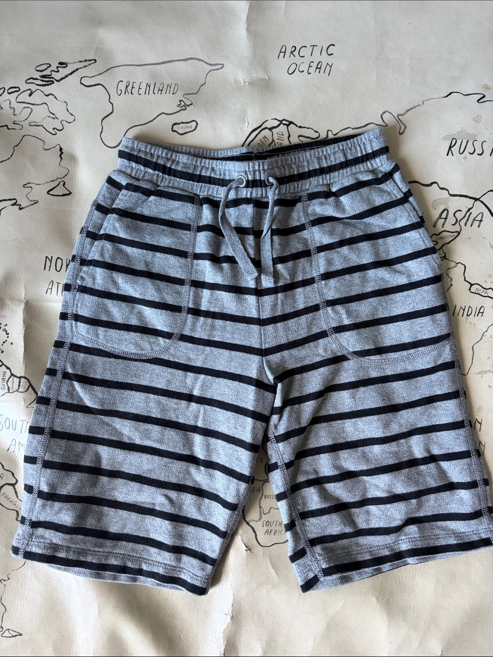 Hanna Andersson Kids Gray & Black Striped Drawstring Shorts
